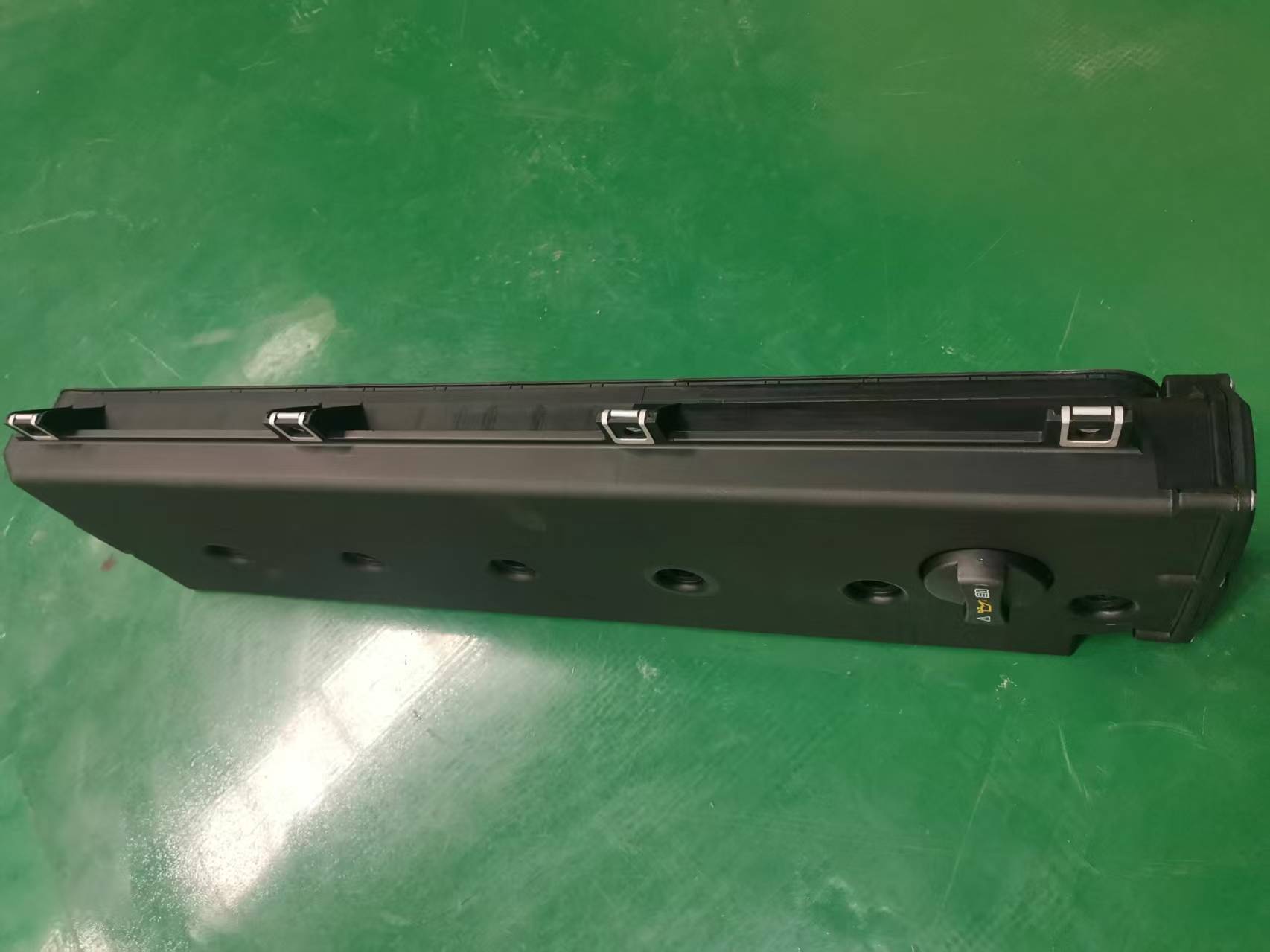 道依茨奔馳OM906/OM926發(fā)動(dòng)機(jī)汽缸蓋罩